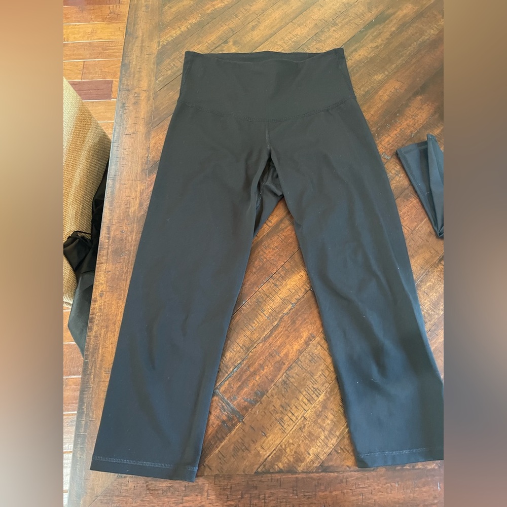 Old Navy High Rise Compression Capri Size Medium